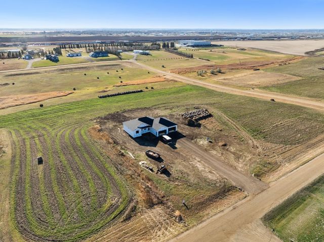 8400 10TH AVE NE, Minot, ND 58703