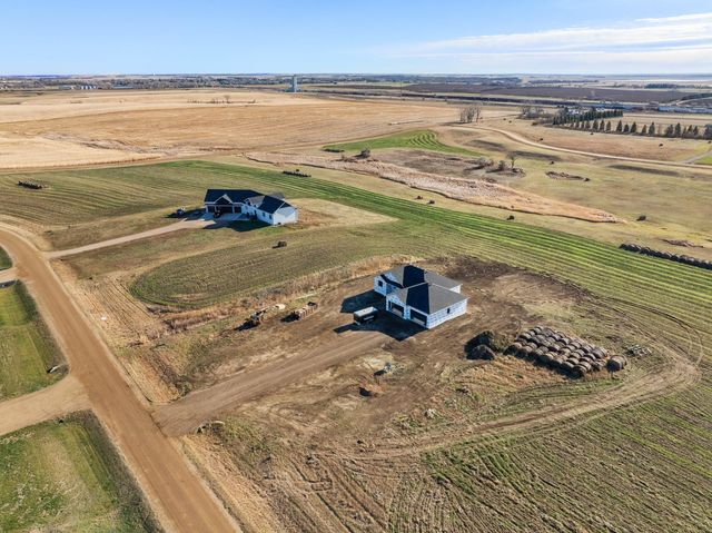 8400 10TH AVE NE, Minot, ND 58703