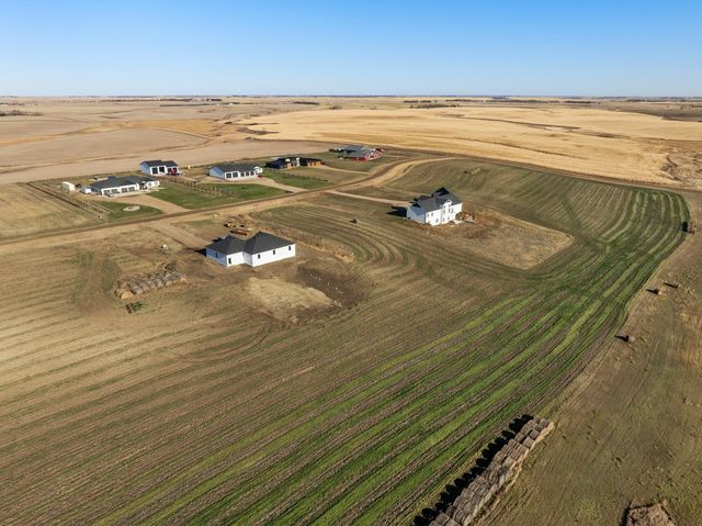 8400 10TH AVE NE, Minot, ND 58703