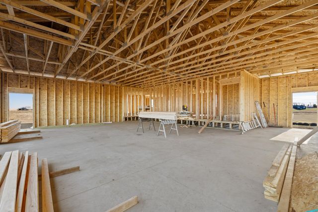 8400 10TH AVE NE, Minot, ND 58703