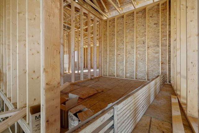 8400 10TH AVE NE, Minot, ND 58703