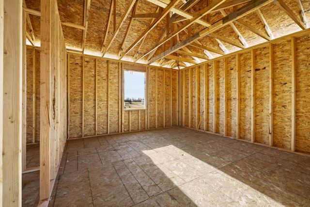 8400 10TH AVE NE, Minot, ND 58703