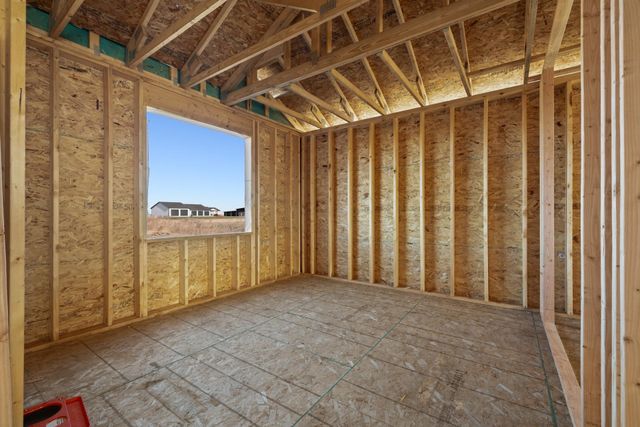 8400 10TH AVE NE, Minot, ND 58703