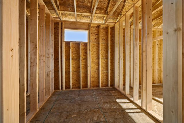 8400 10TH AVE NE, Minot, ND 58703