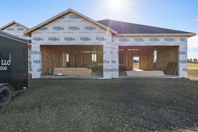 8400 10TH AVE NE, Minot, ND 58703