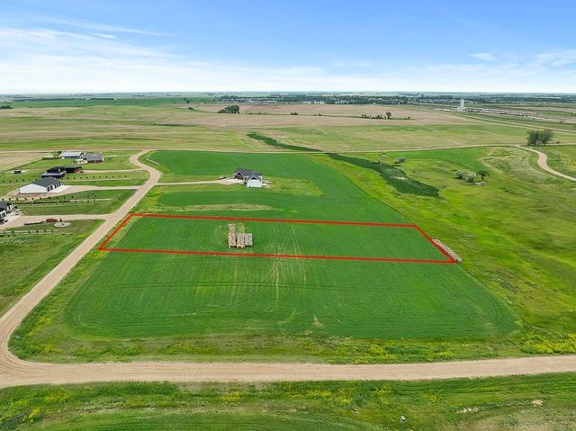 8400 10TH AVE NE, Minot, ND 58703