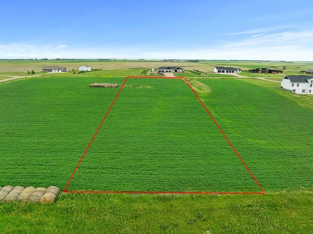 8400 10TH AVE NE, Minot, ND 58703