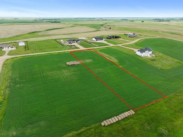 8400 10TH AVE NE, Minot, ND 58703