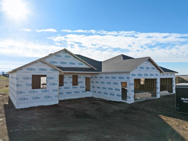 8400 10TH AVE NE, Minot, ND 58703