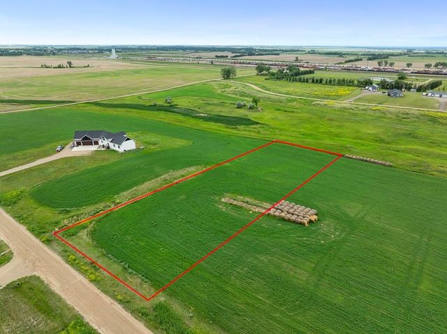 8400 10TH AVE NE, Minot, ND 58703