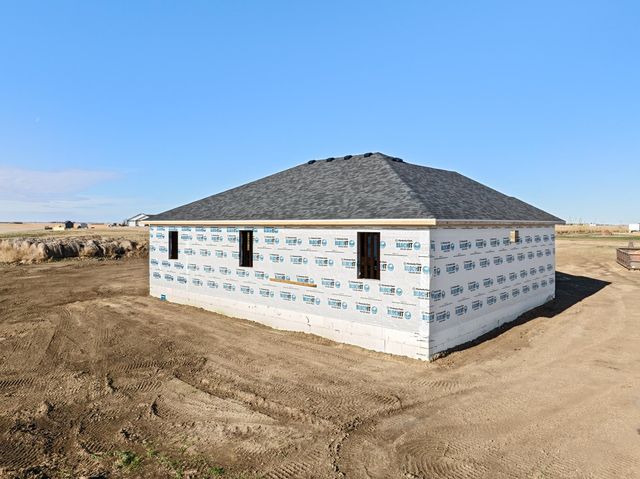 8400 10TH AVE NE, Minot, ND 58703