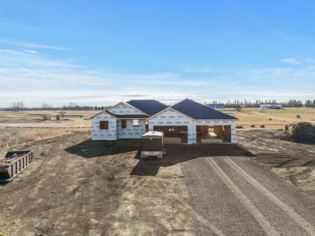 8400 10TH AVE NE, Minot, ND 58703