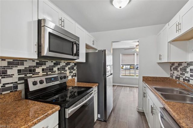 305 Civil Ct Apt D, Newport News, VA 23608