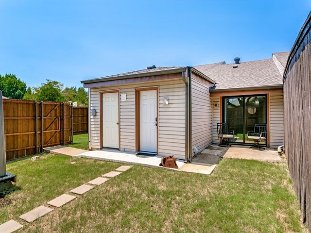 569 Hunters Glen Street, Lewisville, TX 75067