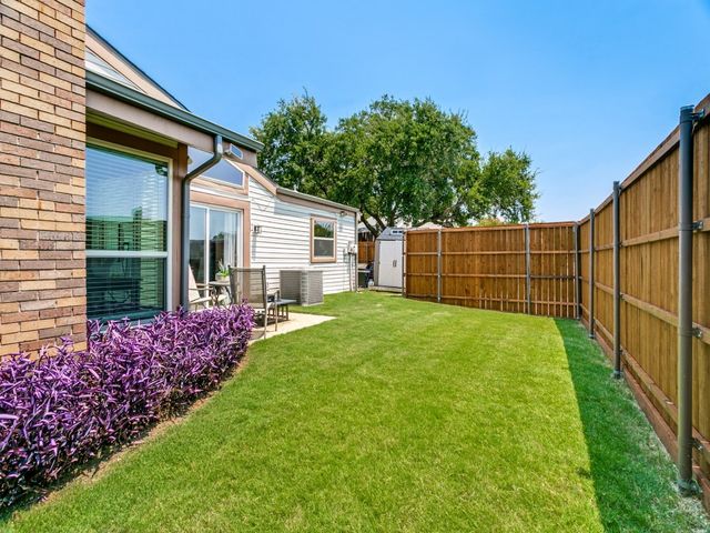 569 Hunters Glen Street, Lewisville, TX 75067
