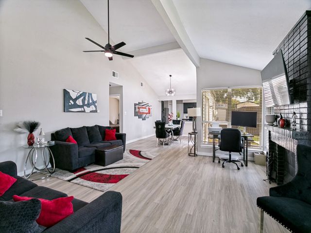 569 Hunters Glen Street, Lewisville, TX 75067