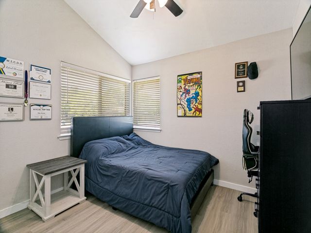 569 Hunters Glen Street, Lewisville, TX 75067