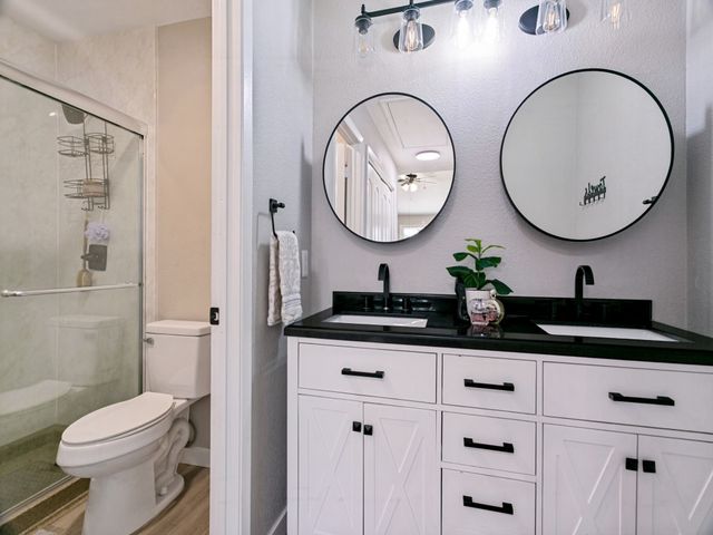 569 Hunters Glen Street, Lewisville, TX 75067