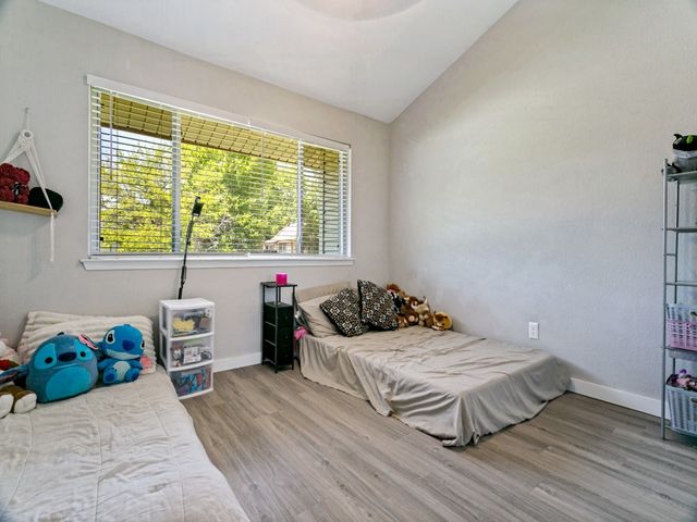 569 Hunters Glen Street, Lewisville, TX 75067
