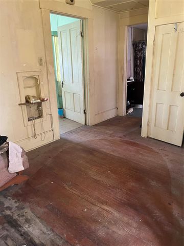 223 Walnut Street, New Ulm, TX 78950