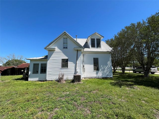 223 Walnut Street, New Ulm, TX 78950