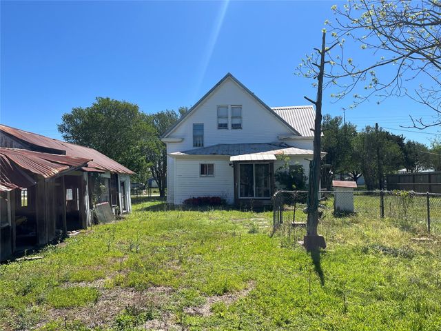 223 Walnut Street, New Ulm, TX 78950