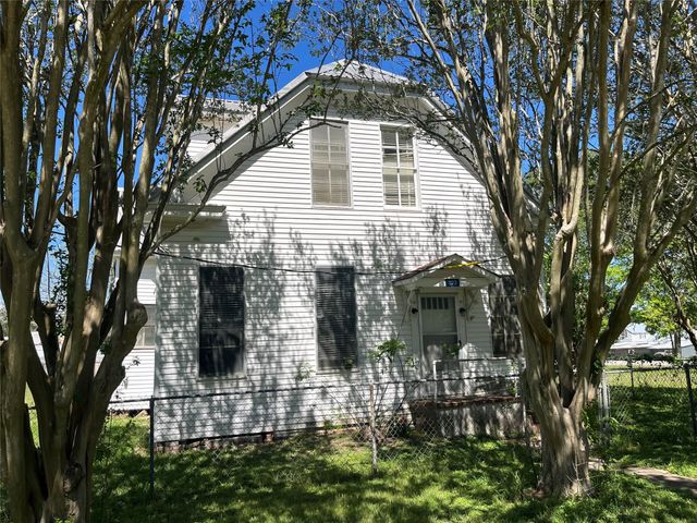 223 Walnut Street, New Ulm, TX 78950