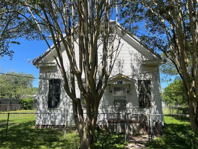 223 Walnut Street, New Ulm, TX 78950
