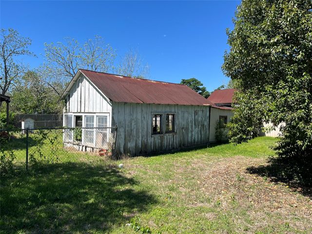 223 Walnut Street, New Ulm, TX 78950