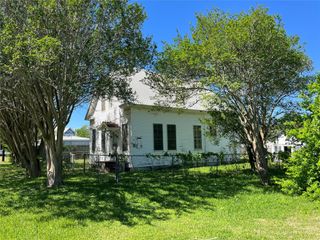 223 Walnut Street, New Ulm, TX 78950