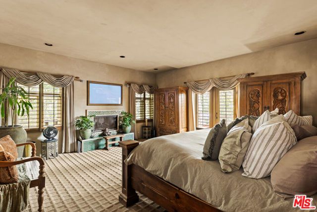 2774 La Castana Drive, Los Angeles, CA 90046