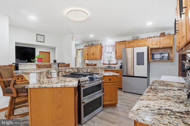 25 HAKE RD, Dover, PA 17315