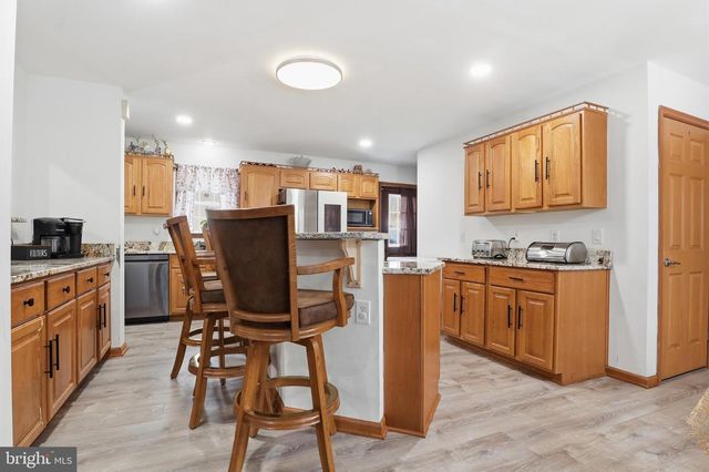 25 HAKE RD, Dover, PA 17315