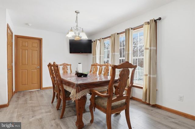 25 HAKE RD, Dover, PA 17315