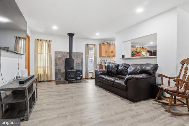 25 HAKE RD, Dover, PA 17315