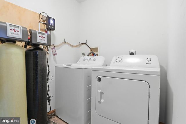 25 HAKE RD, Dover, PA 17315