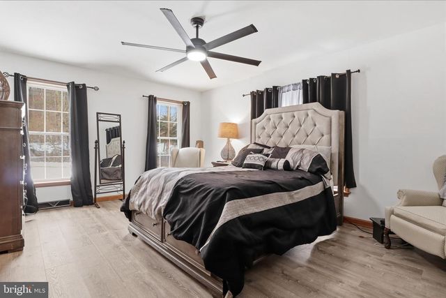 25 HAKE RD, Dover, PA 17315