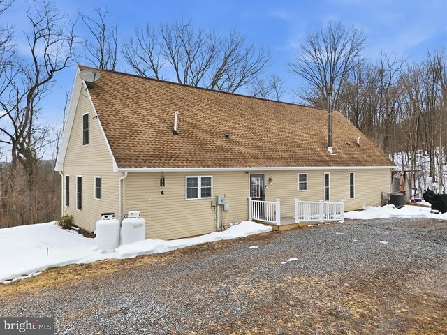 25 HAKE RD, Dover, PA 17315
