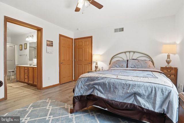 25 HAKE RD, Dover, PA 17315