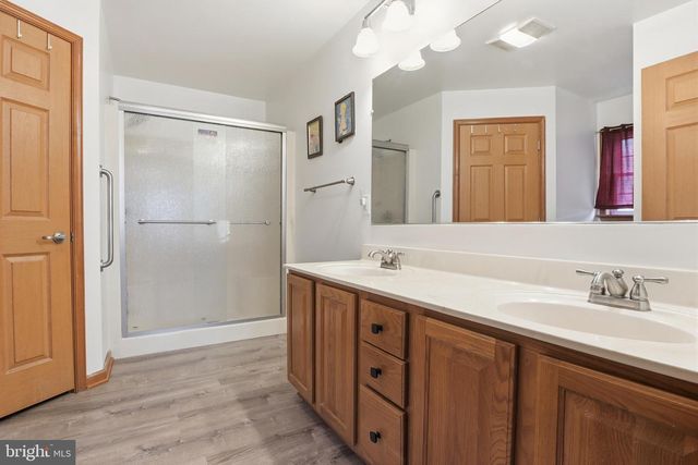 25 HAKE RD, Dover, PA 17315