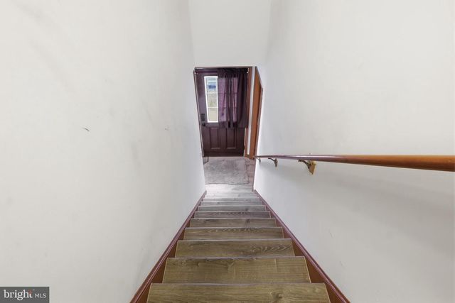 25 HAKE RD, Dover, PA 17315