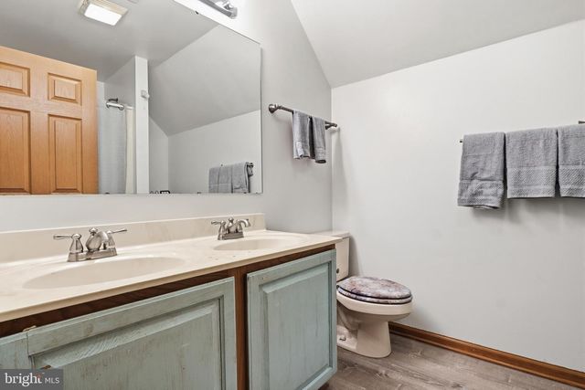 25 HAKE RD, Dover, PA 17315