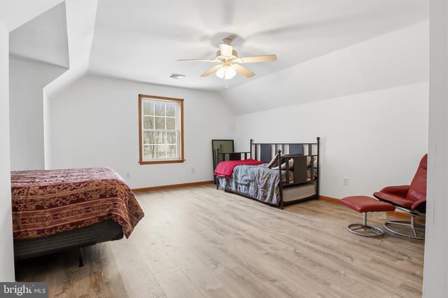 25 HAKE RD, Dover, PA 17315