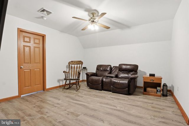 25 HAKE RD, Dover, PA 17315