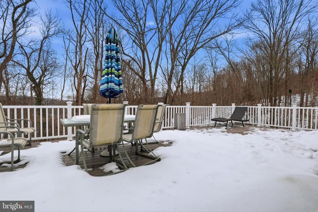 25 HAKE RD, Dover, PA 17315