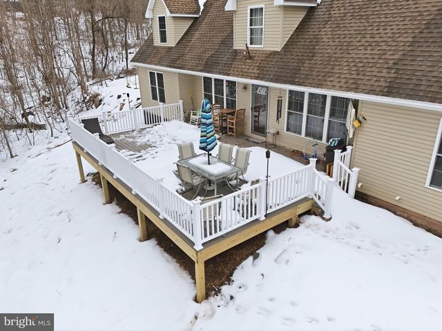 25 HAKE RD, Dover, PA 17315