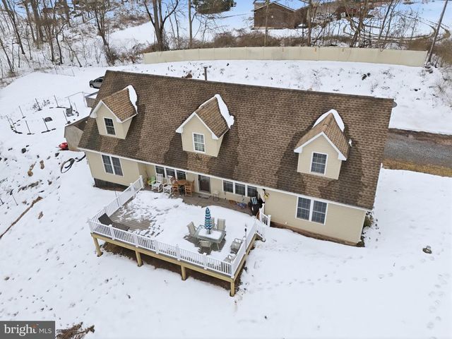 25 HAKE RD, Dover, PA 17315