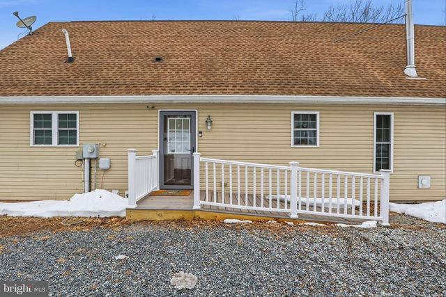 25 HAKE RD, Dover, PA 17315
