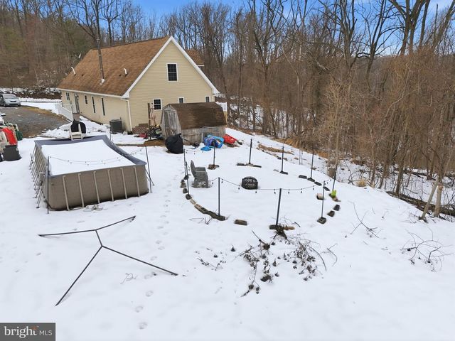 25 HAKE RD, Dover, PA 17315