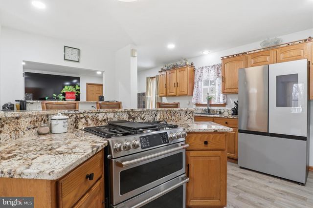 25 HAKE RD, Dover, PA 17315